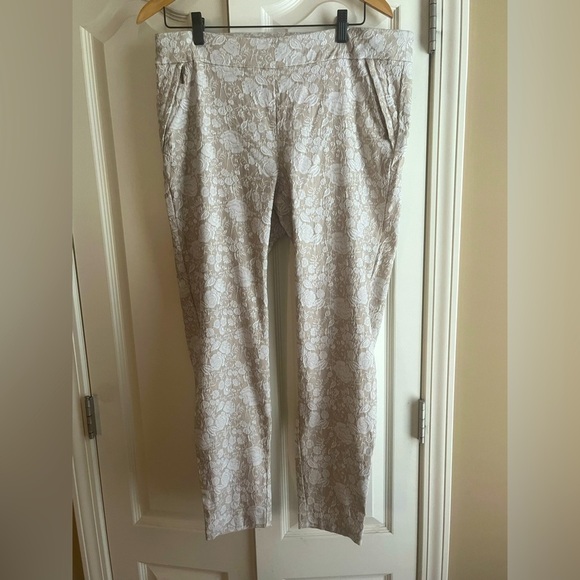 Soho cream & white Floral Patterned Pants Ankle Length Women’s size XL - Picture 1 of 11